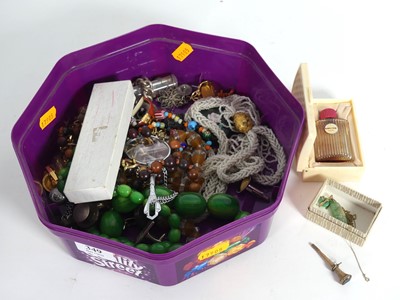 Lot 349 - Assorted costume jewellery to include beaded...
