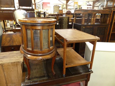 Lot 1333 - A contemporary hardwood circular glazed drinks...