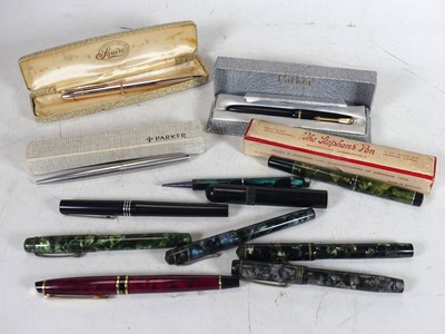 Lot 421 - Assorted pens, some boxed, to include The...
