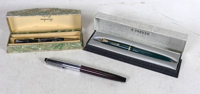 Lot 423 - A Parker Slimfold fountain pen in box,...