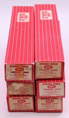 Lot 332 - Six Hornby Dublo 2 rail 4081 Southern suburban...