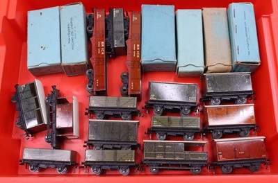Lot 352 - One tray containing various Hornby Dublo early...