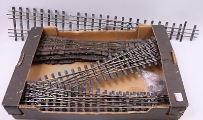 Lot 156 - One tray containing various 0 gauge coarse...