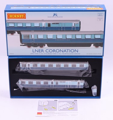 Lot 498 - Hornby 00 gauge 2025 issue LNER Coronation...