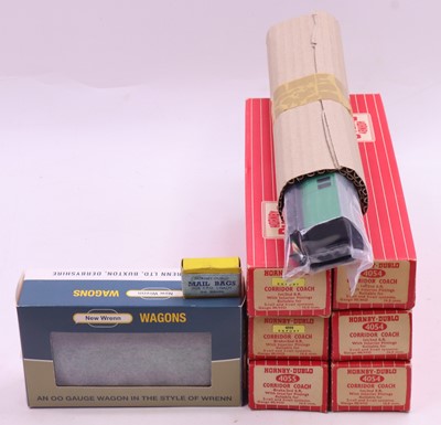 Lot 327 - Eight Hornby Dublo SR green coaches, to...