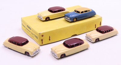 Lot 1079 - Dinky Toys 139b original Trade box containing...