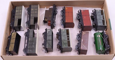 Lot 349 - 12 Hornby Dublo pre-nationalisation wagons, to...