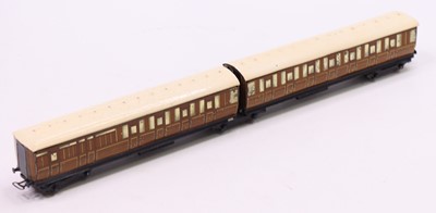 Lot 233 - A Hornby Dublo D2 pre-war articulated coach...