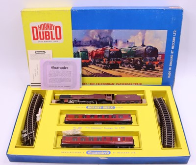 Lot 259 - A Hornby Dublo 2-rail 2022 Caledonian set,...