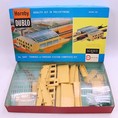 Lot 261 - A Hornby Dublo 583 terminal station set,...