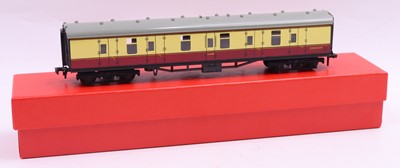 Lot 319 - A Hornby Dublo 2000 series M Camish Specials...