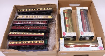 Lot 580 - A collection of early Hornby and Triang 00...