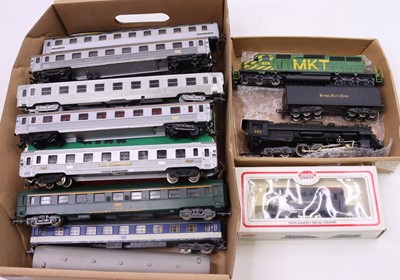 Lot 690 - A collection of HO gauge rolling stock to...