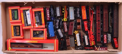 Lot 602 - One tray containing various Hornby 00 gauge...