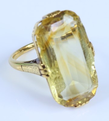 Lot 2721 - A yellow metal citrine dress ring with an...