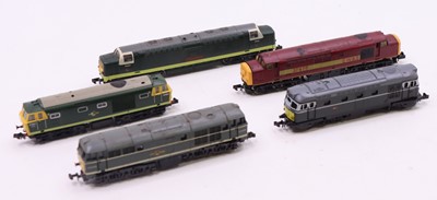 Lot 724 - Five unboxed older N gauge locos to include a...