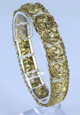 Lot 2751 - A yellow metal articulated rectangular link...