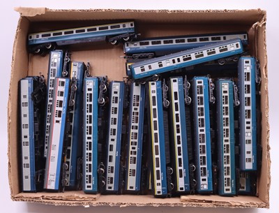 Lot 595 - One tray containing various 00 gauge BR blue...