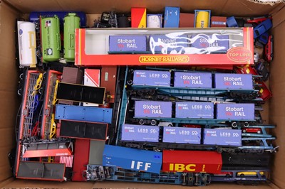 Lot 614 - One tray containing various 00 gauge modern...