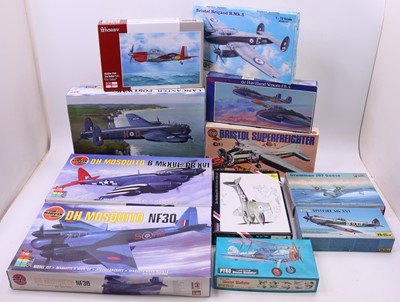 Lot 796 - Collection of mostly 1/72 scale plastic boxed...