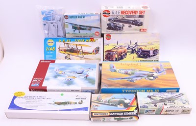 Lot 795 - 2 boxes containing 1/72 and other scale...
