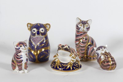 Lot 163 - A collection of five Royal Crown Derby...