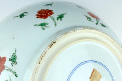 Lot 184 - A large Chinese famille verte ‘floral’ dish,...