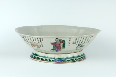 Lot 204 - A Chinese wushuangpu oval fruit bowl, Qing...