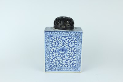 Lot 161 - Two Chinese blue and white tea caddies, Qing...