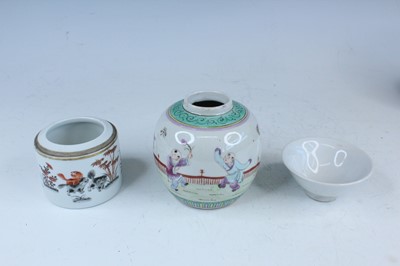 Lot 169 - A Chinese blue and white bottle vase, Qing...