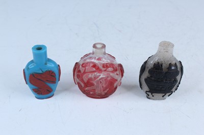 Lot 33 - Twelve Chinese jades and snuff bottles,...