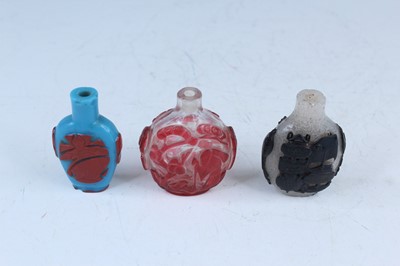 Lot 33 - Twelve Chinese jades and snuff bottles,...