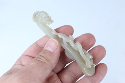 Lot 33 - Twelve Chinese jades and snuff bottles,...