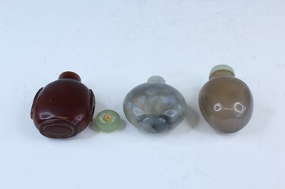 Lot 33 - Twelve Chinese jades and snuff bottles,...