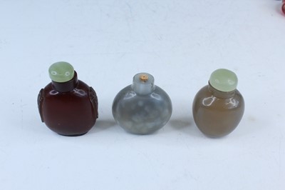 Lot 33 - Twelve Chinese jades and snuff bottles,...