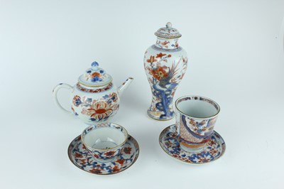 Lot 213 - A set of Chinese Imari wares, Qing Dynasty,...
