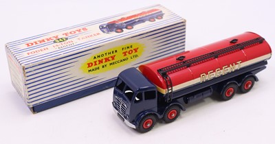Lot 1068 - Dinky Toys 942 Foden 14-Ton 'Regent' Tanker,...