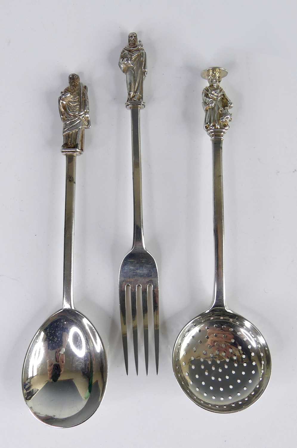 Lot 2072 - A Victorian silver christening duo, comprising...