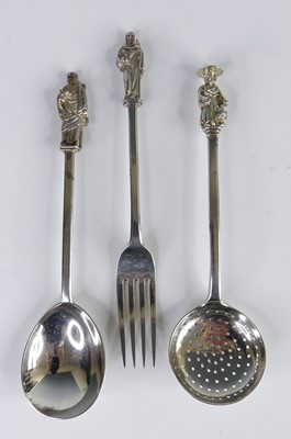 Lot 2072 - A Victorian silver christening duo, comprising...