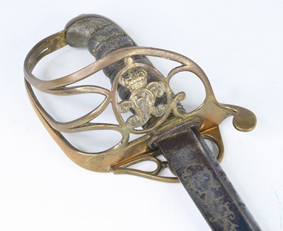 Lot 516 - A British 1822 pattern sword, the 82cm curved...