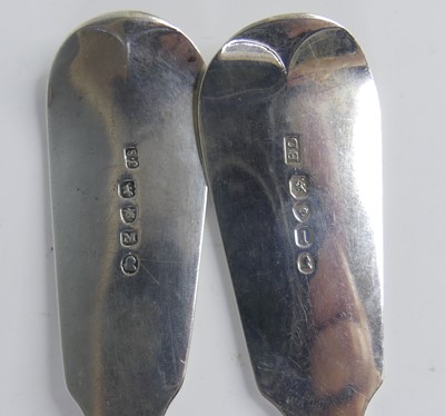 Lot 2086 - A matched pair of Georgian silver salad...