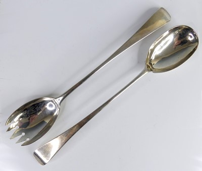 Lot 2087 - A matched pair of Georgian silver salad...