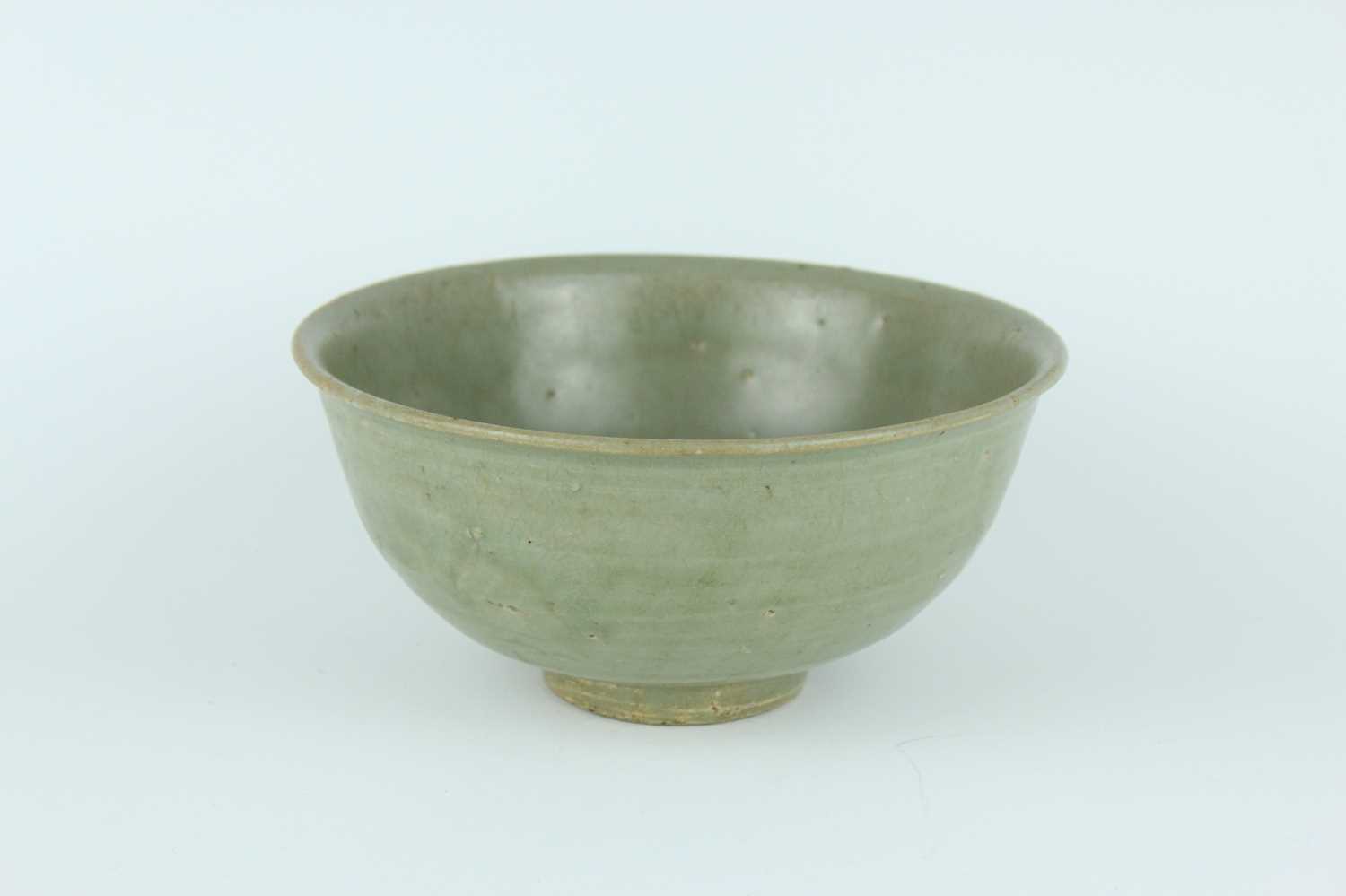 Lot 102 - A Chinese Longquan celadon bowl, Yuan to Ming...