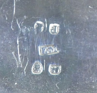 Lot 2073 - A George III silver toddy ladle, having spiral...