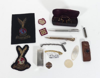 Lot 453 - A collection of items, to include a Dunhill...