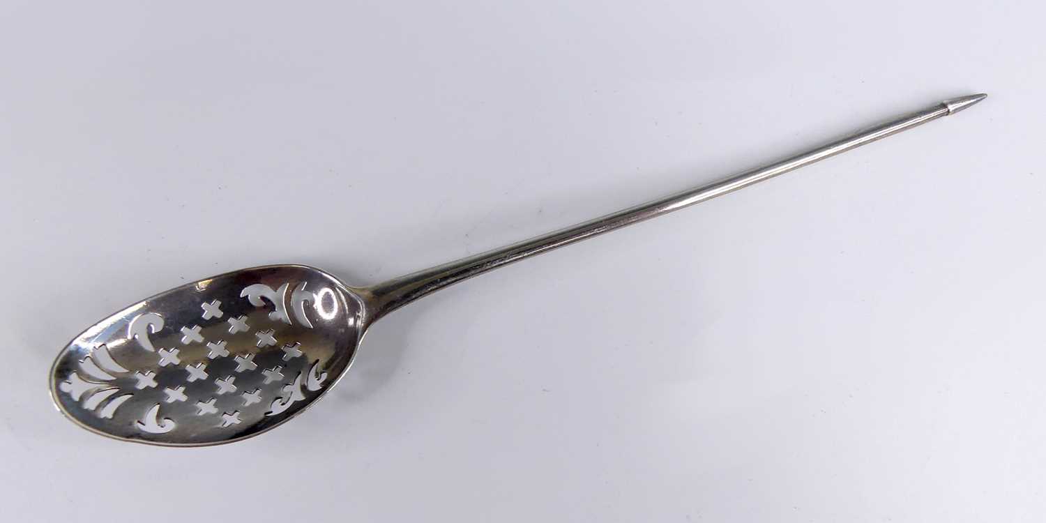 Lot 2069 - A George III silver mote spoon, having cross...