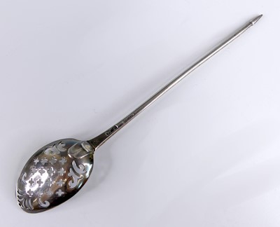 Lot 2069 - A George III silver mote spoon, having cross...