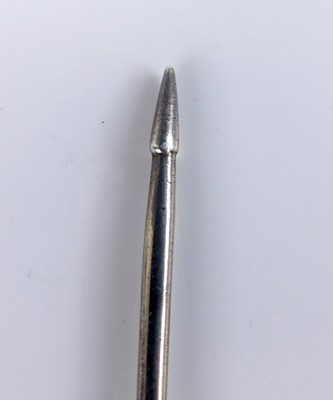 Lot 2069 - A George III silver mote spoon, having cross...