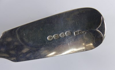 Lot 2085 - A William IV silver fish slice, in the Fiddle...