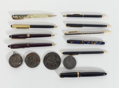 Lot 315 - A Parker Vacumatic fountain pen, having a...